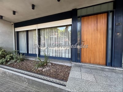 EN VENTA DESTACADA CASA SOBRE AV GRAL FLORES, COLONIA