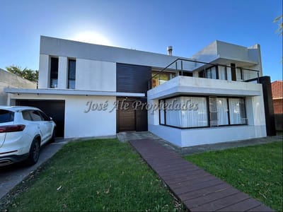 EN VENTA GRAN PROPIEDAD DE 5 HABITACIONES, COLONIA