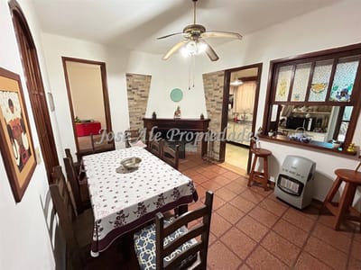 EN VENTA: EXCLUSIVA PROPIEDAD DE 5 DORMITORIOS EN NUEVA HELVECIA