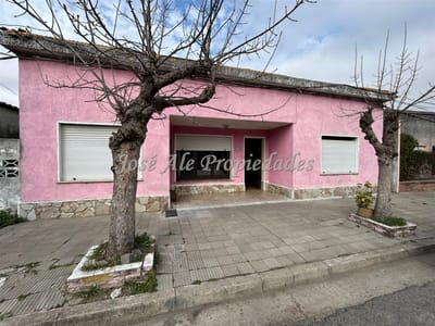 EN VENTA CASA DE 2 DORMITORIOS CON GALPÓN EN EL CENTRO DE JUAN LACAZE, COLONIA