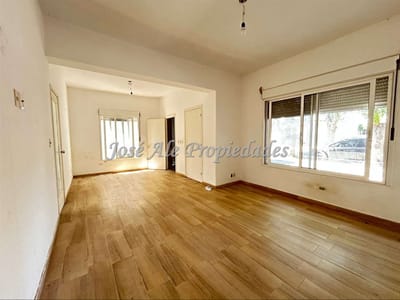 EN VENTA NUEVO PRECIO! PROPEIDAD DE 3 DORMITORIOS, UBICADA PROXIMA AL CENTRO DE LA CIUDAD, A METROS DE 2 AVENIDAS, COLONIA.