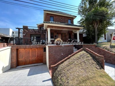 EN VENTA NUEVO PRECIO!! HERMOSA CASA DE 3 DORMITORIOS A METROS DE LA RAMBLA Y PLAYAS DE COLONIA.