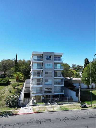 EN ALQUILER MONOAMBIENTE EN EDIFICIO RECIDENCIAL SOBRE LA RAMBLA COSTANERA, COLONIA