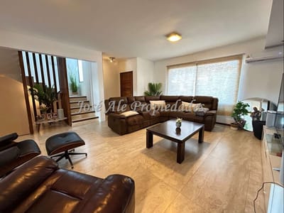 EN ALQUILER HERMOSA CASA DE 4 DORMITORIOS, A METROS DE LA RAMBLA COSTANERA DE COLONIA.