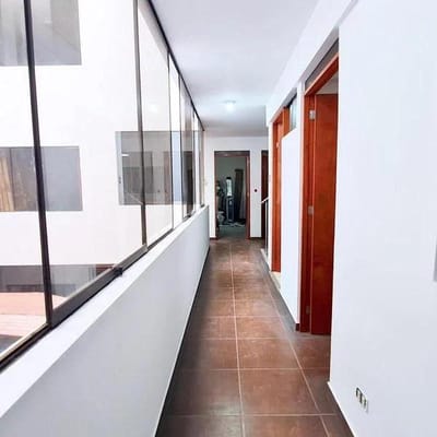 VENTA DE CASA EN LOS OLIVOS DE CUATRO PISOS