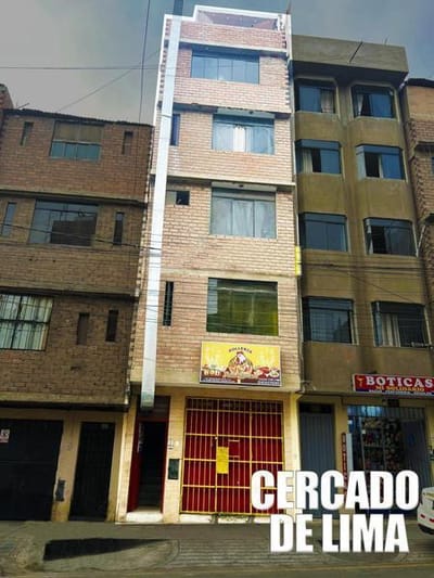 VENTA DE CASA  CON LOCAL COMERCIAL EN CERCADO DE LIMA.