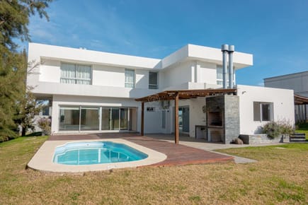 Casa en venta y alquiler -  Ref 324