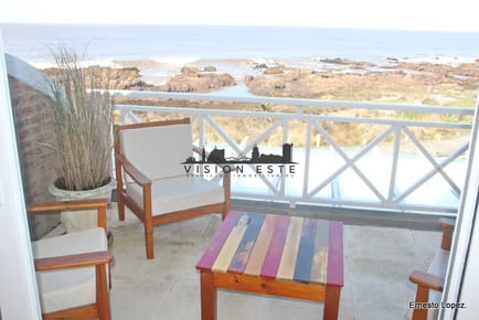 Venta departamento sobre el mar en playa Montoya La Barra