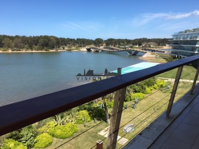 Venta apartamento en La Barra sobre el mar 3 dormitorios
