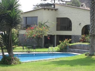 Venta Residencia en la mejor zona De Casuarina 2657 m2.