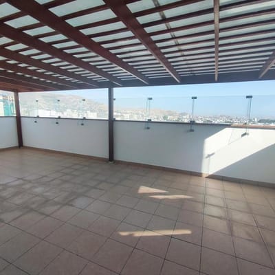 Amplio Triplex en Chacarilla  San Borja