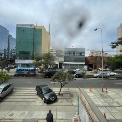 VENDO UBICADISIMO LOCAL EN PLENA AV ANGAMOS OESTE POR CLINICA DELGADO  MIRAFLORES