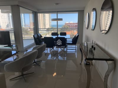 Venta apartamento 3 suites y dependencia Playa Mansa