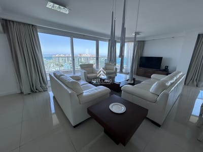Apartamento de 3 dormitorios en suite más dependencia en venta en  Punta del Este