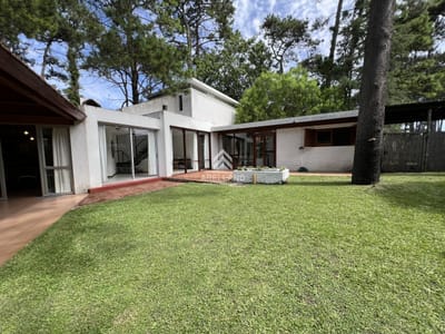 Alquiler temporal casa 3 dormitorios  Lugano - Punta del Este