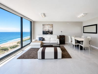 Moderno Apartamento de 2 Dormitorios en Torre Venetian sobre Playa Mansa