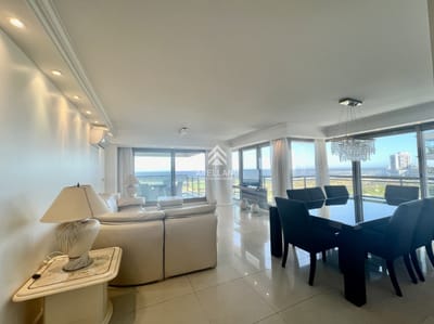 Venta apartamento 3 dormitorios y dependencia Brava
