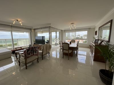 Alquiler temporada apartamento 3 dormitorios y dependencia