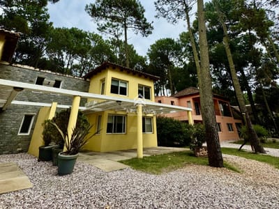 Venta casa en solanas, barrio privado, 3 dormitorios, 2 baños