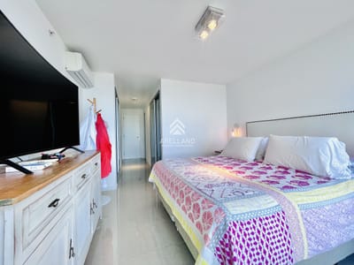 Exclusivo Penthouse de 3 Dormitorios con Vistas panorámicas a Playa Brava, en Venta