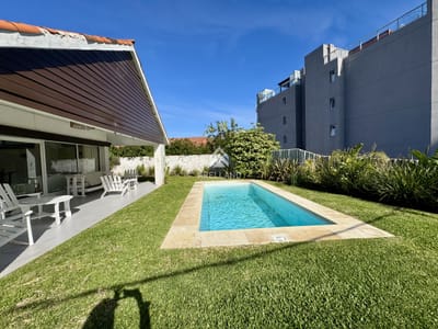Alquiler de temporada casa 4 dormitorios A pasos de playa mansa