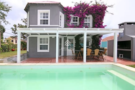 Venta casa 3 dormitorios y dependencia cerca del mar