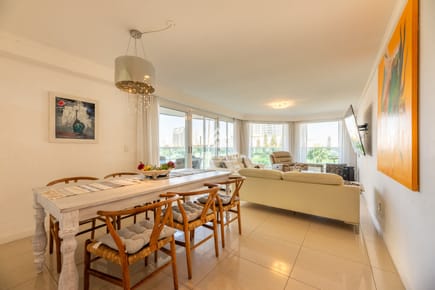 3 dormitorios y dependencia, Playa Mansa, Punta del Este