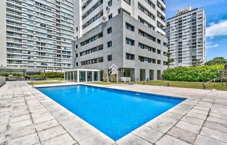 Venta Apartamento 3 dormitorios y vista parcial a la playa.