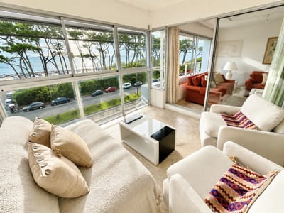 Apartamento en alquiler anual primera linea Playa Mansa