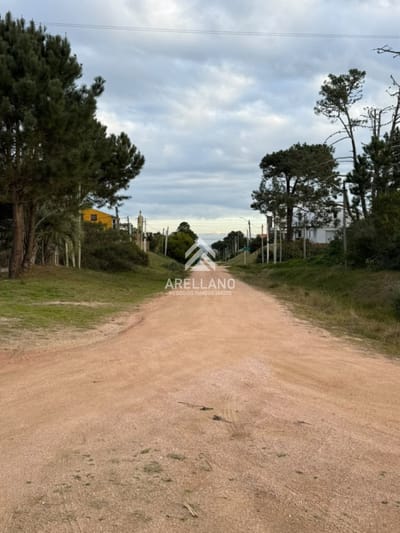 Venta terreno en Manantiales