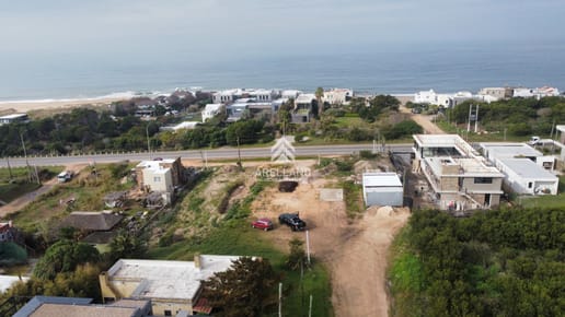 Terreno con vista al mar en manantiales, punta piedra