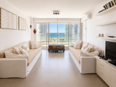 Alquiler temporal Apartamento de 3 Dormitorios con Vista al Mar, en Playa Brava Punta del Este