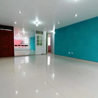 EN VENTA DEPARTAMENTO CON COCHERA URB SOLILUZ TRUJILLO