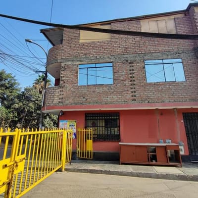 VENTA CASA  PISOS ESQUINA AT  M ALT PDRO  MARISCAL CACERES MOTUPE