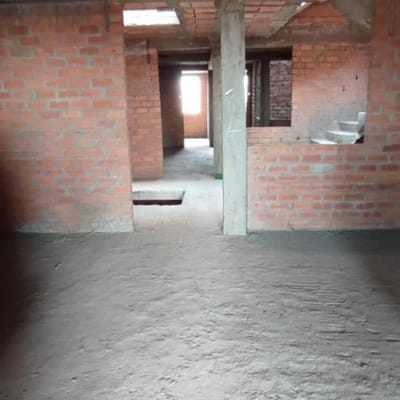 OCASIN DE VENTA GRAN CASA DE  PISOS EN ESTRUCTURA DE LADRILLOS SOLO PARA ACABADOS