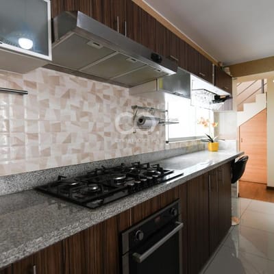 DUPLEX EN VENTA CON TERRAZA CERCA AL PENTAGONITO