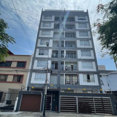 Flat de  m en  To Piso  Dorm  Baos Cocina Integrada  Cochera