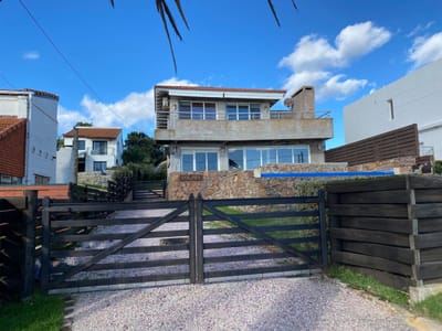 Casa 3 Dormitorios Frente al Mar en Punta Fria