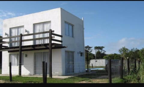 Venta Casa 2 Dormitorios con Piscina en Punta del Diablo