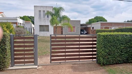 Casa de 3 dormitorios y 2 baños en Costa Azul