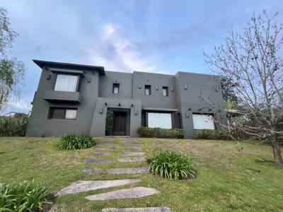 Venta Casa 4 Dormitorios en Lomas de la Tahona