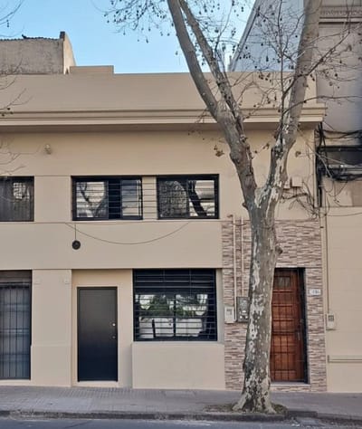 Venta Casa Duplex al frente 2 dormitorios en Aguada