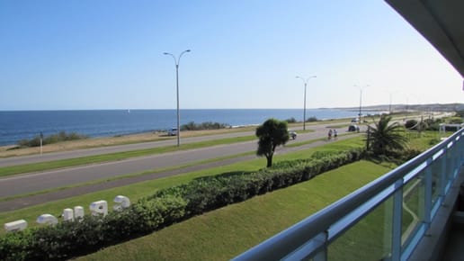 Apartamento 2 dormitorios + Servicio Frente Al Mar