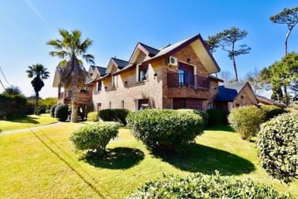 Venta Casa 7 Dormitorios a metros de la Playa Mansa.