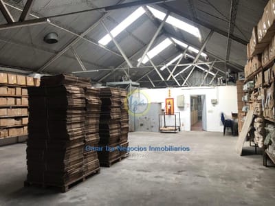 IZA. CON RENTA Local industrial galpon deposito aguada