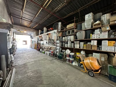 Venta local industrial galpon deposito comercial CON RENTA
