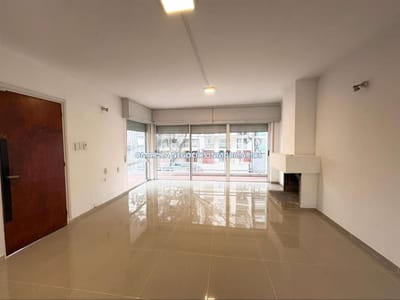 ALQUILER CASA PROX MONTEVIDEO SHOPPING, IDEAL EMPRESA, 2 DORMIOTRIOS, 3 BAÑOS, LUGAR PARA 4 AUTOS