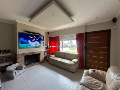 VENTA CASA DE 3 DORMITORIOS ZONA PEÑAROL, TODA RECICLADA EN BUEN ESTADO, JARDIN, COCHERA, FONDO, LAVADERO, BARBACOA