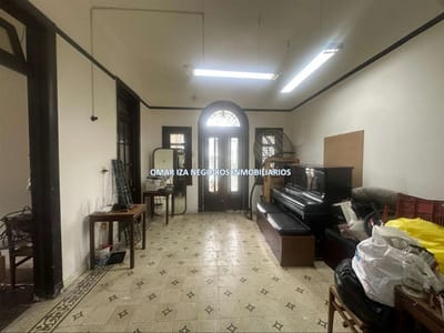 VENTA CASA PH EN BRAZO ORIENTAL, 3 DORMITORIOS , JARDIN AL FRENTE, COCHERA, PATIO CON PARRILLERO