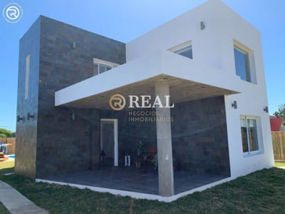 Moderna Casa con vista al Mar